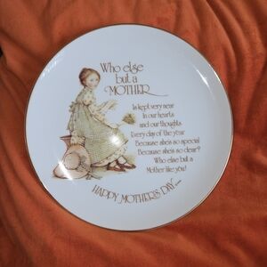 Holly Hobby 1974 Mothers Day Plate